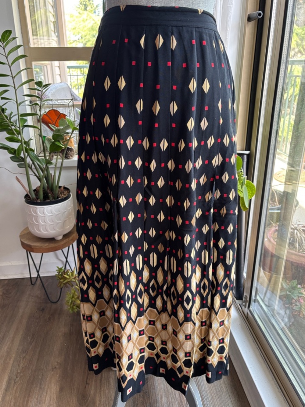 NYGARD COLLECTION Black Maxi Skirt with Gold Diamond Motif and Red Accents 10